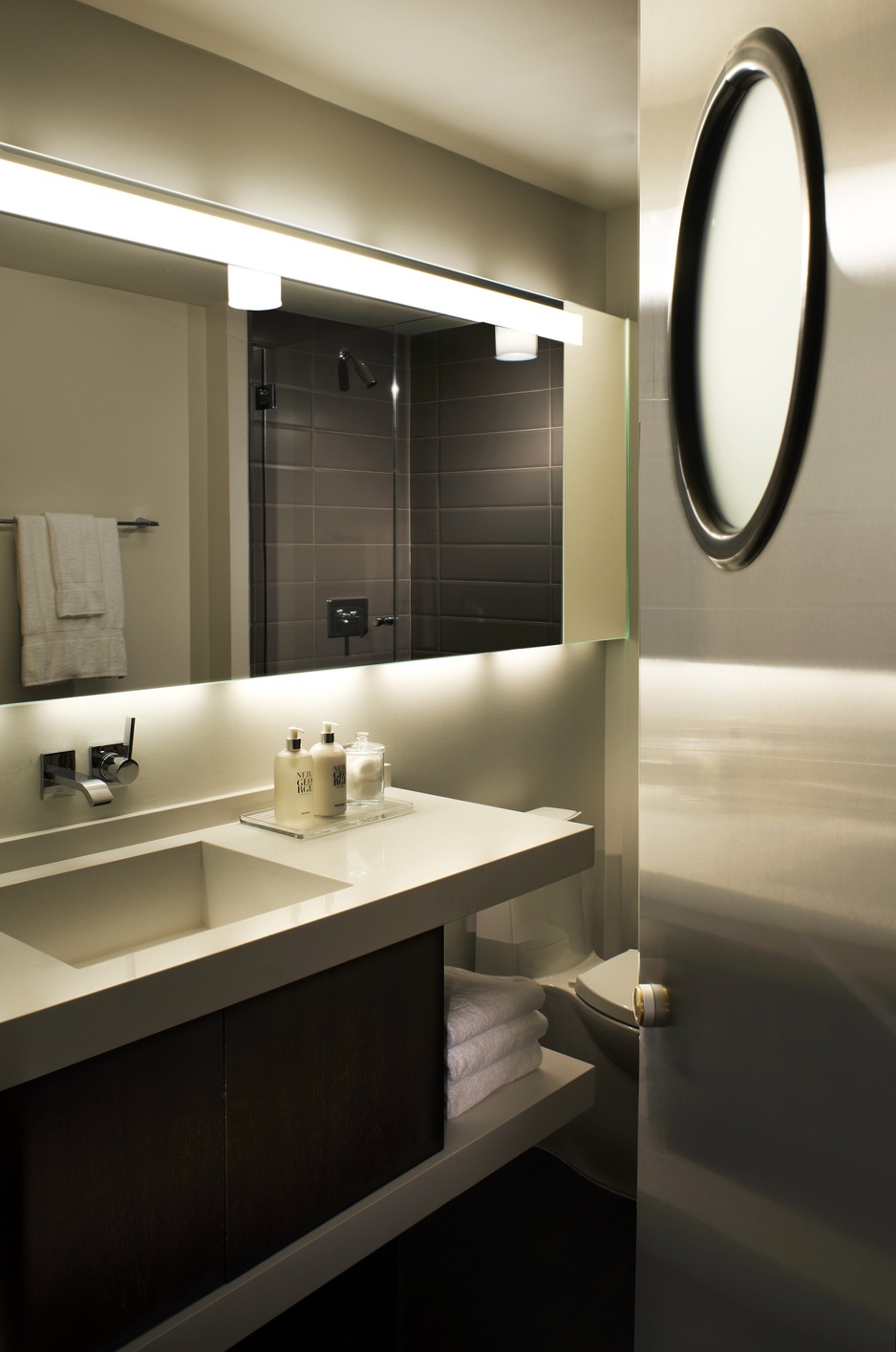 Hotel Zetta bathroom