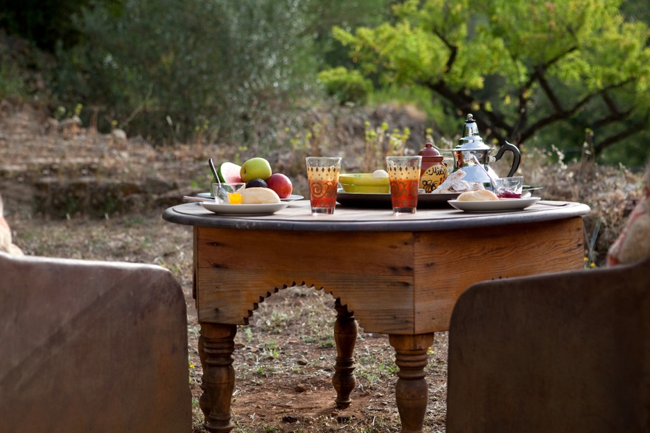 Refugio Marnes breakfast in the garden