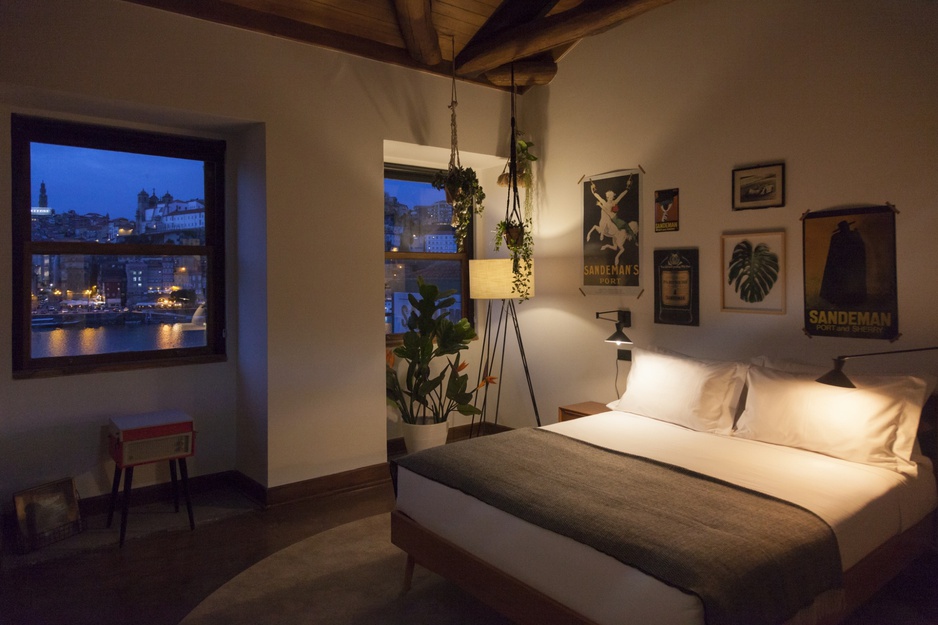 The House Of Sandeman Double Room At Night With Porto Panorama