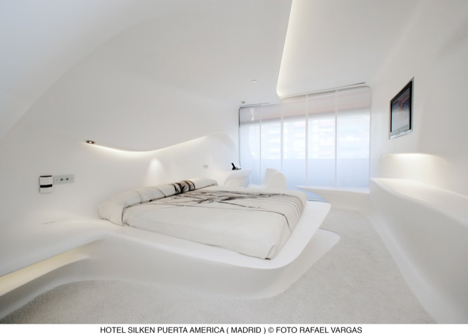 Hotel Silken Puerta América Madrid flowing white room