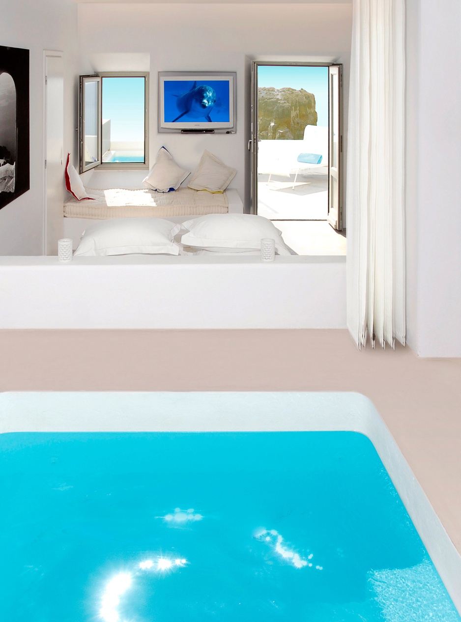 Grace Santorini jacuzzi in the room