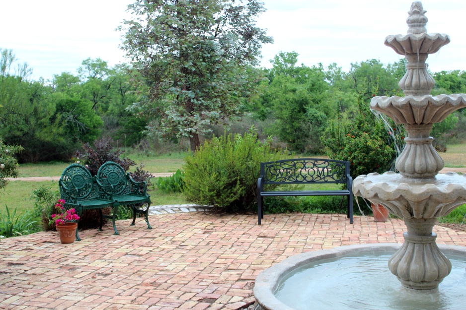 The Antlers Inn Fountain Sitting Area