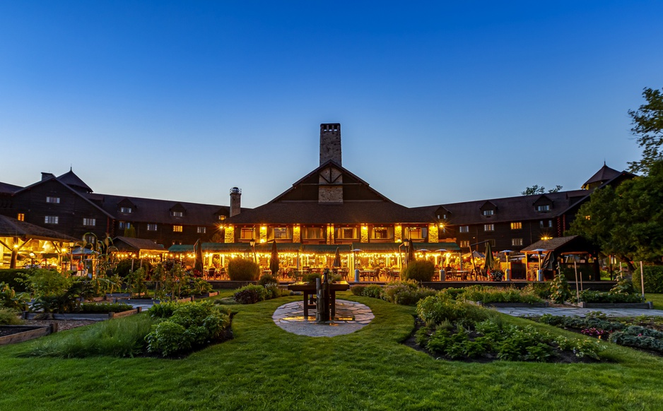 Fairmont Le Château Montebello Main Building