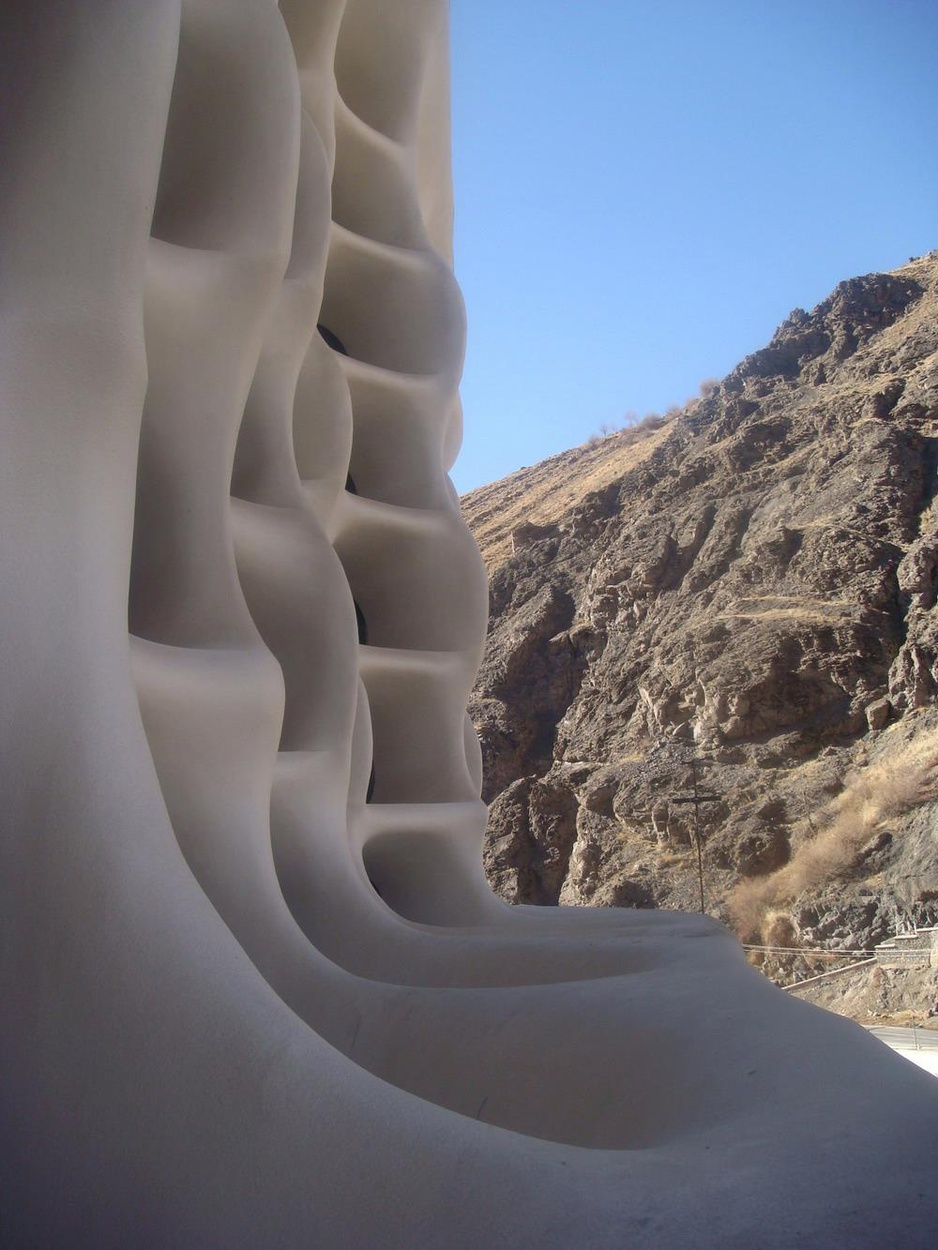 Barin Hotel surface and mountains