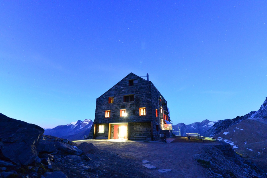 Britannia Hut at night