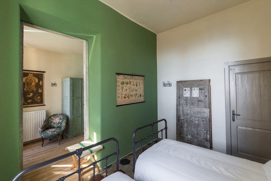 La Scuola Guesthouse twin bedroom