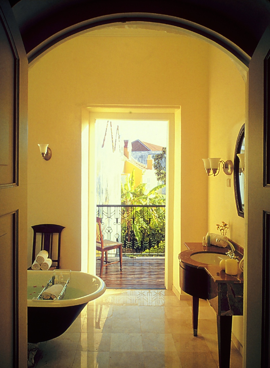 Hotel Kura Hulanda Spa and Casino bathroom