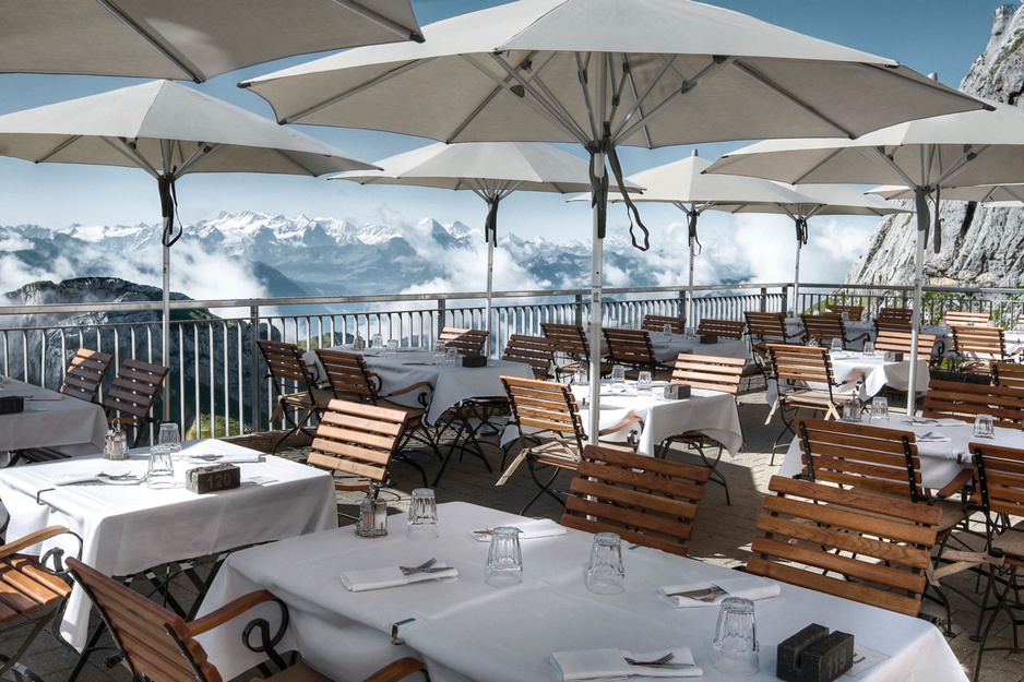 Hotel Pilatus-Kulm terrace