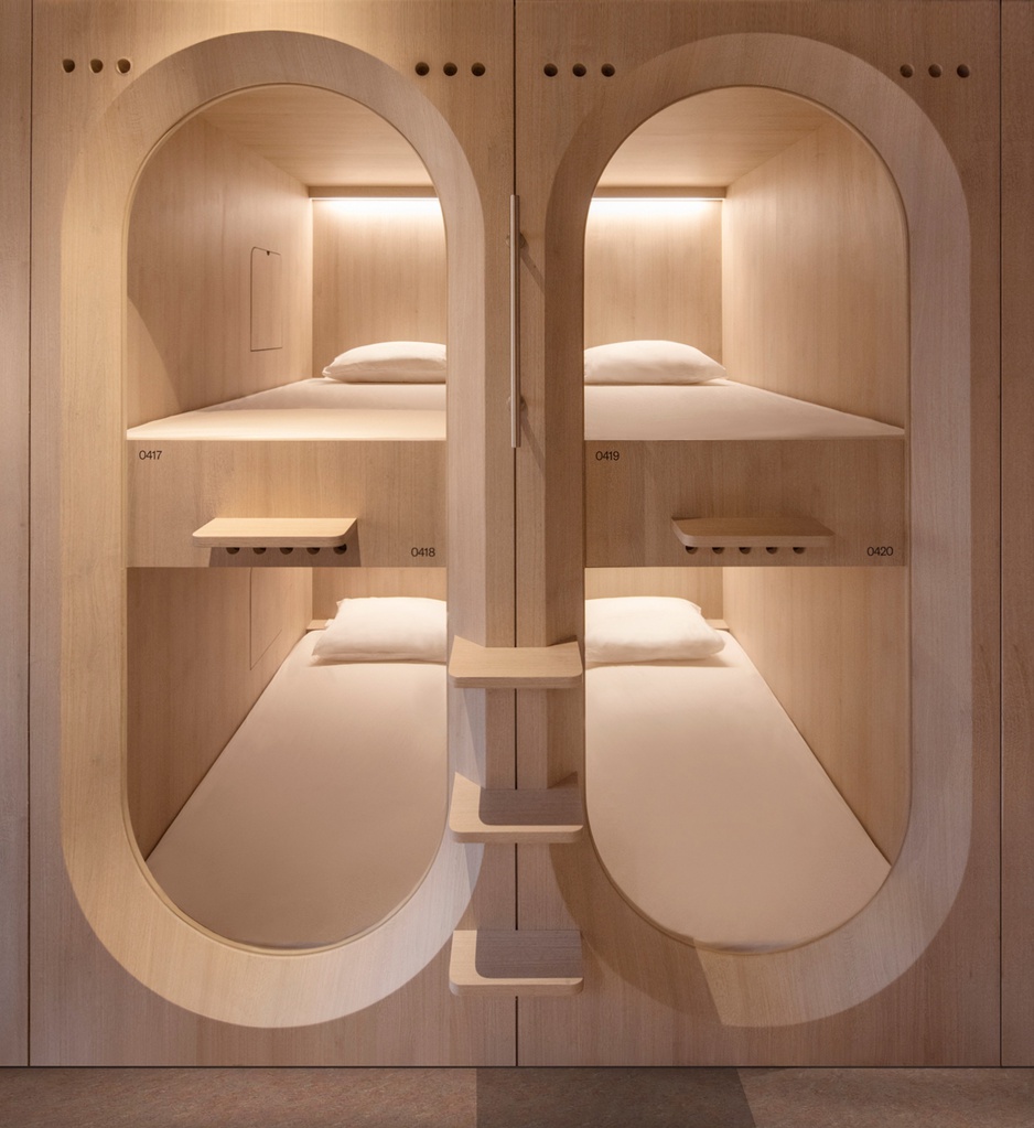 Kinn Capsule Hotel Room