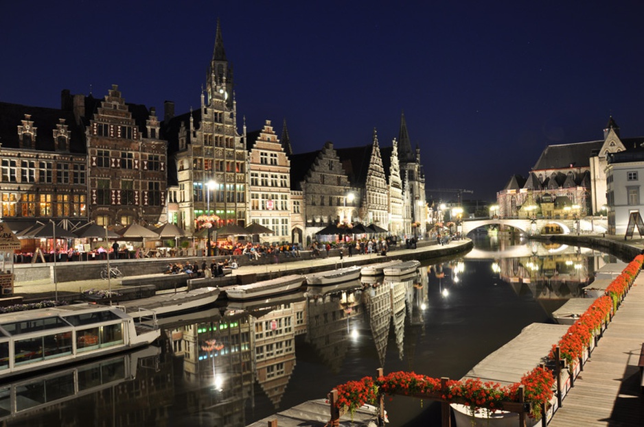 Gent at night