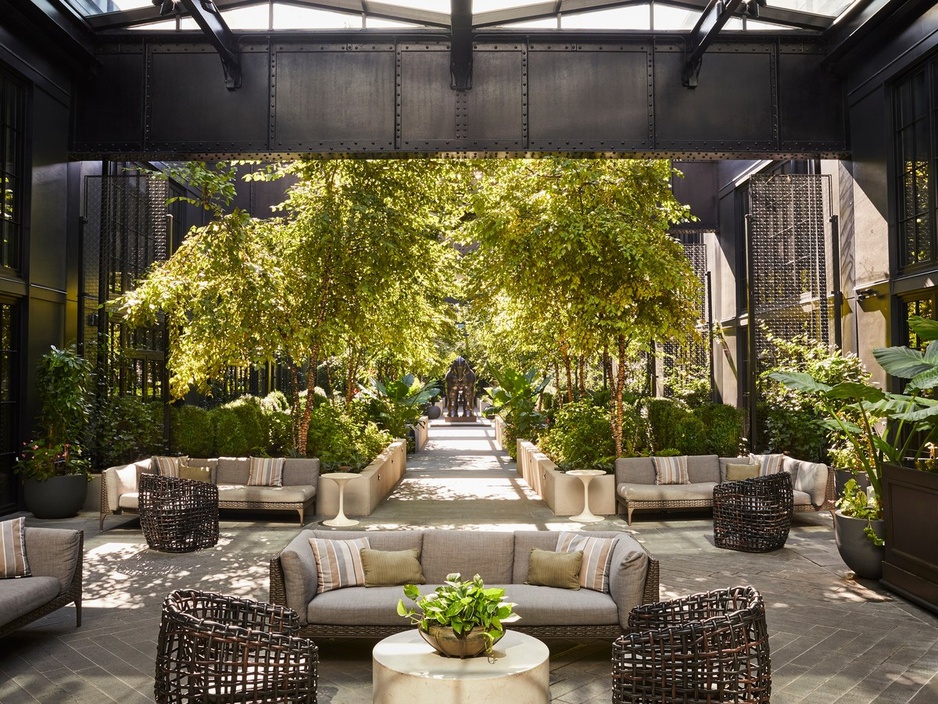 Sagamore Pendry Baltimore Hotel Courtyard