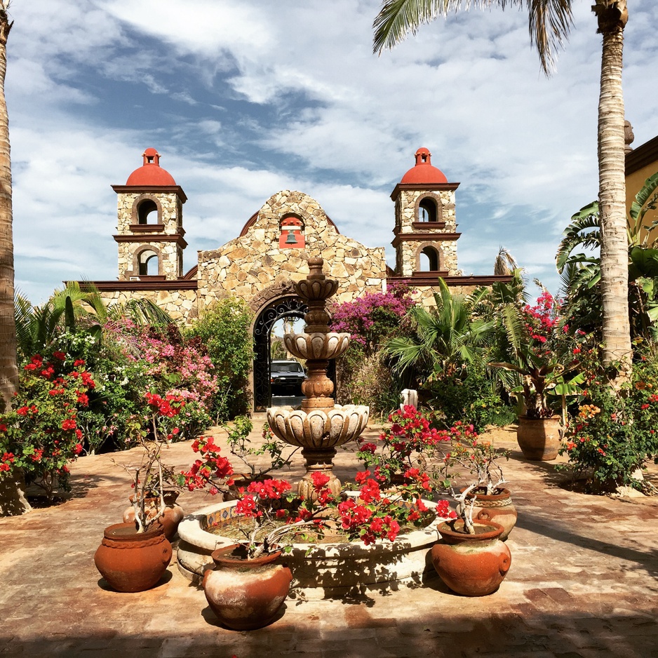 Hacienda Cerritos main entrance