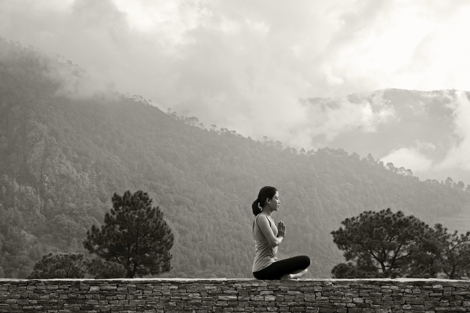 COMO Uma Punakha yoga outside