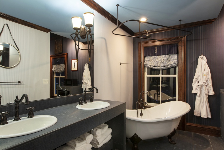 Mansion Guestrooms - Dashing Haberdasher Bathroom