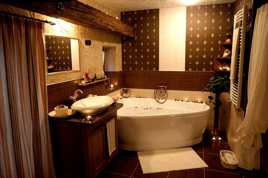 Manor House bathroom