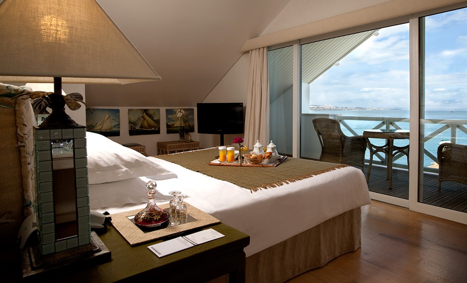 Albatroz Seafront Hotel room with balcony and sea view