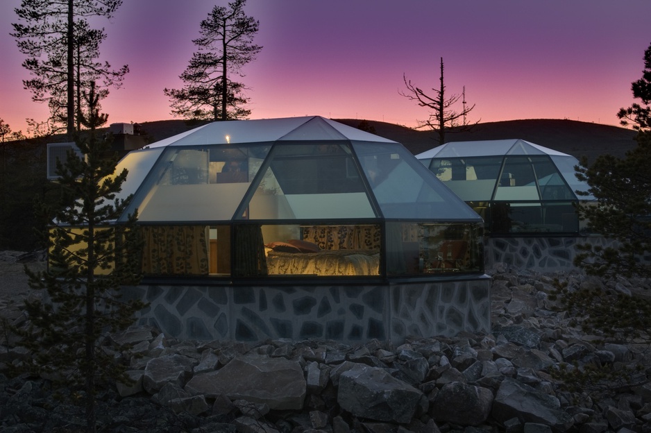 Levin Iglut igloos at nightfall