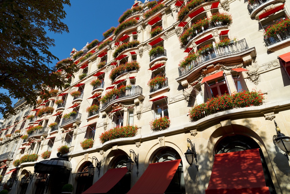 Hotel Plaza Athenee Paris facade