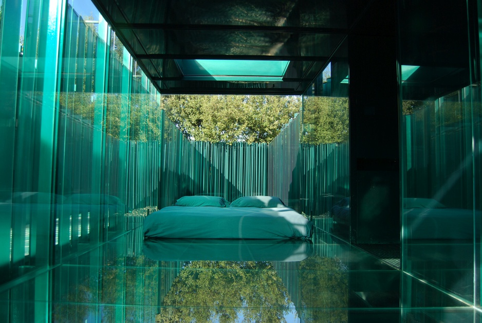 Les Cols Pavellons Glass Bedroom