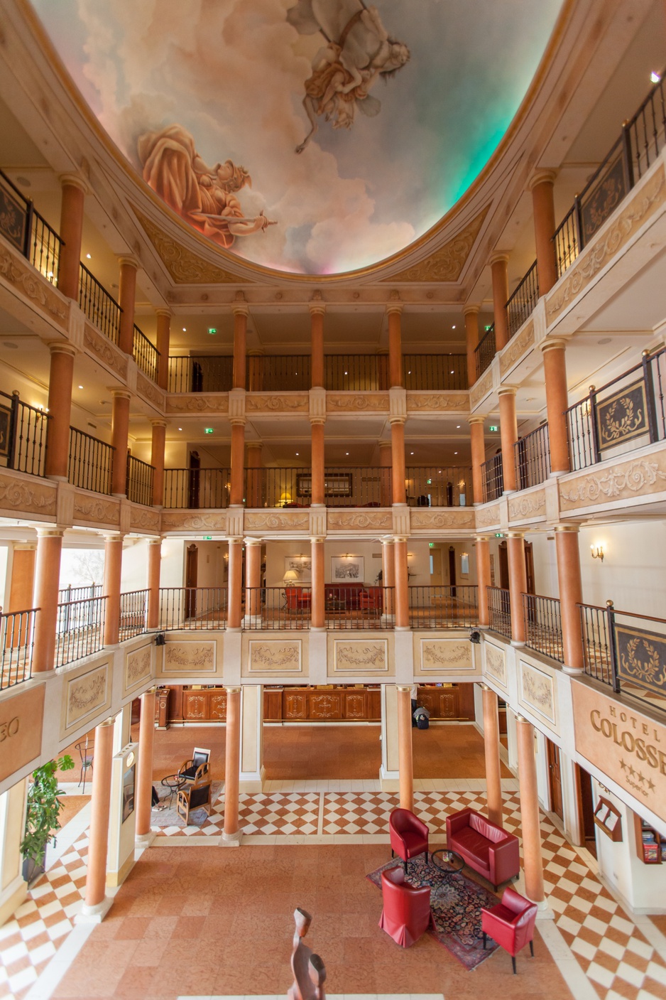 Superior Hotel Colosseo lobby