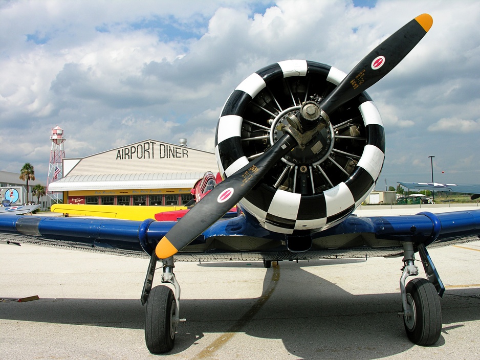 Hangar Hotel old airplane