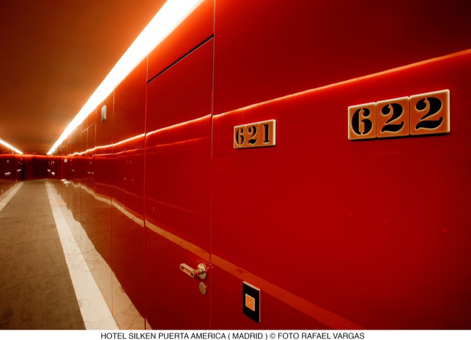 Hotel Silken Puerta América Madrid red corridor