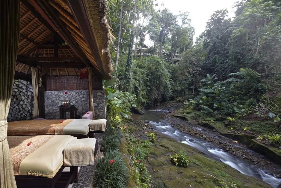 Hotel Tjampuhan spa with river view