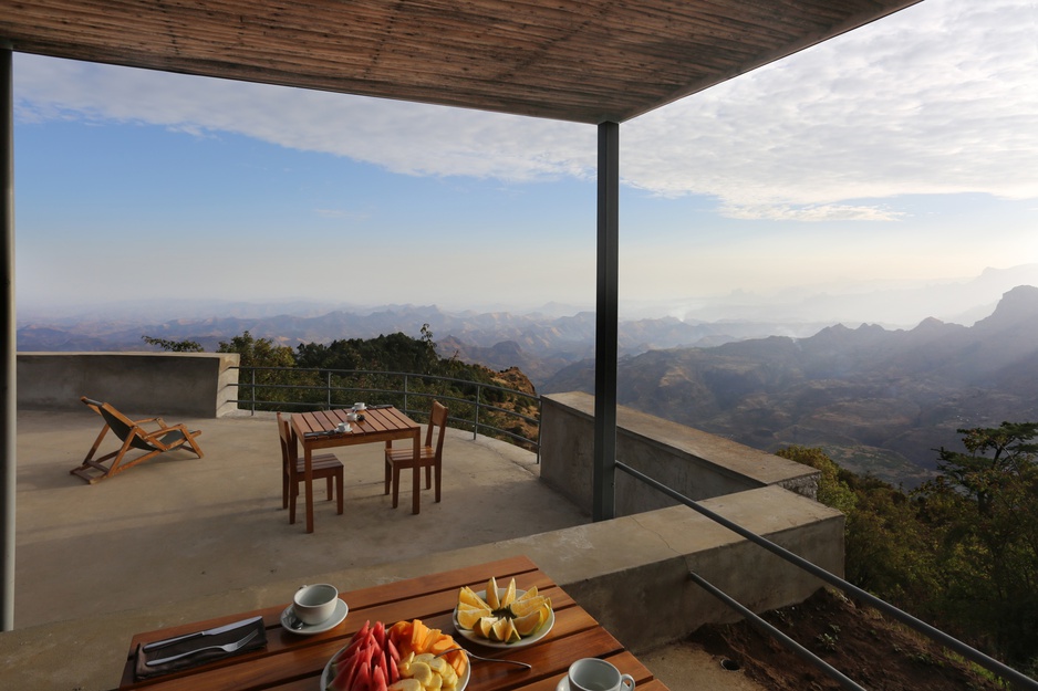 Limalimo Lodge breakfast on the terrace