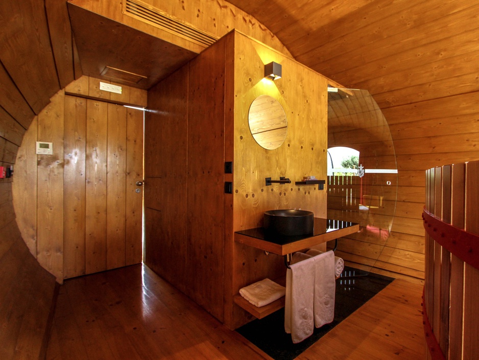 The Wine House Hotel - Wine Barrel Room Bathroom