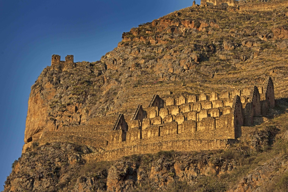 The nearby Pinkuylluna (Inca) archeological site