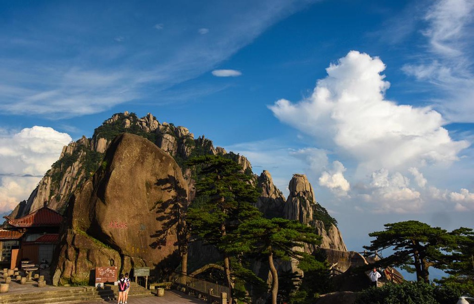 Huangshan Yupinglou Hotel Building Entrance