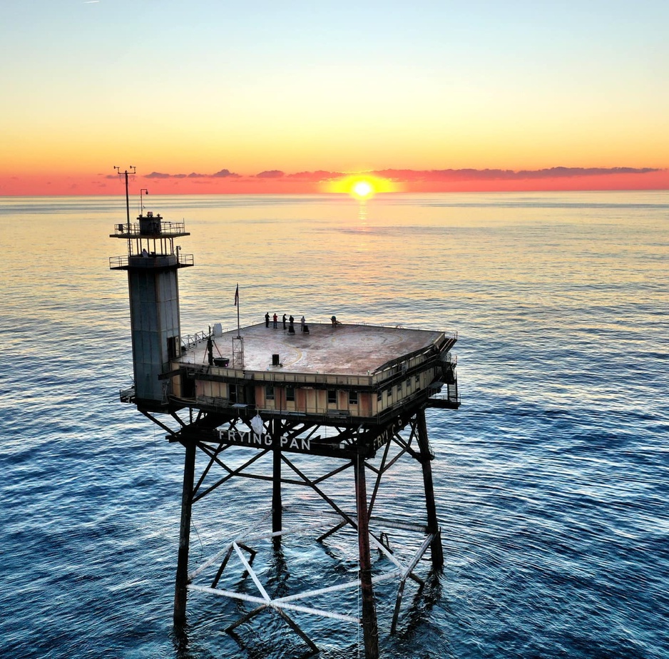 Frying Pan Tower - World's Most Dangerous Hotel