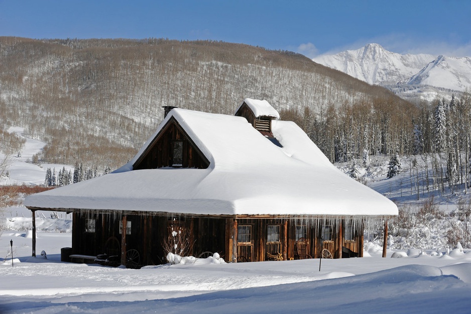 Dunton Hot Springs wooden house under the snow