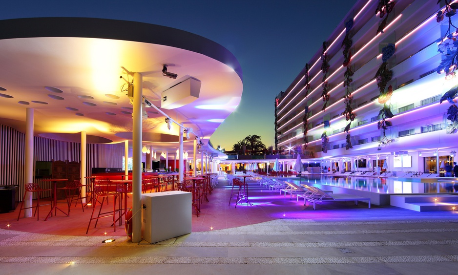 Ushuaia Ibiza Beach Hotel bar