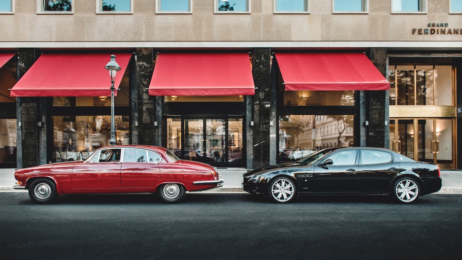 Grand Ferdinand main entrance with old-timer Jaguar and Maserati parking in front of it