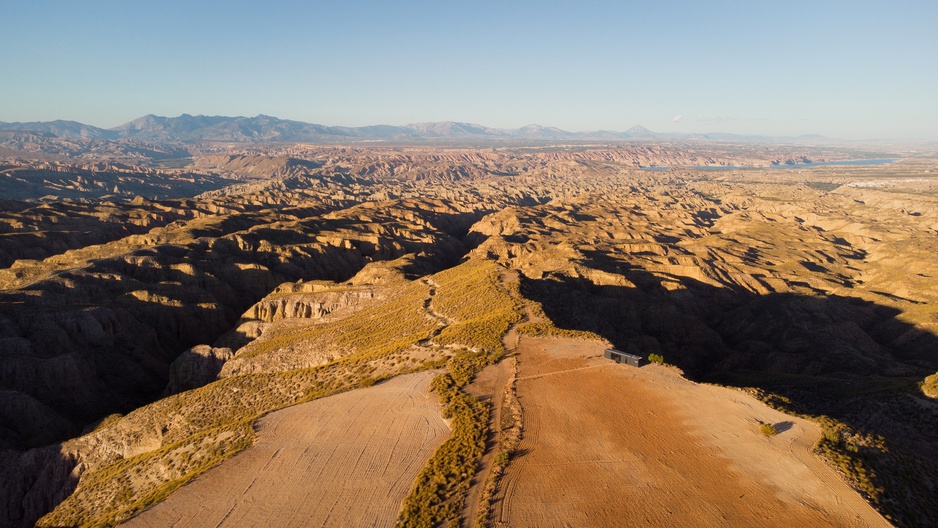 District Hive Off-Grid Pod And The Sierra Nevada Mountain Range