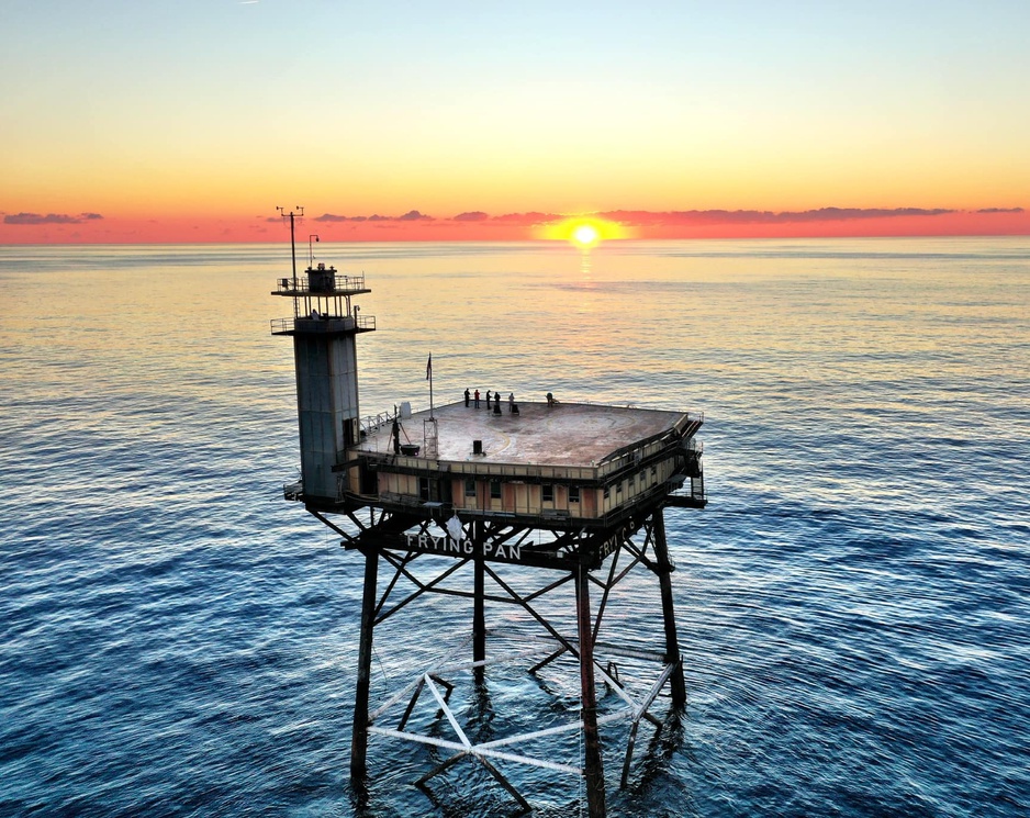 Frying Pan Tower – The World's Most Dangerous Hotel