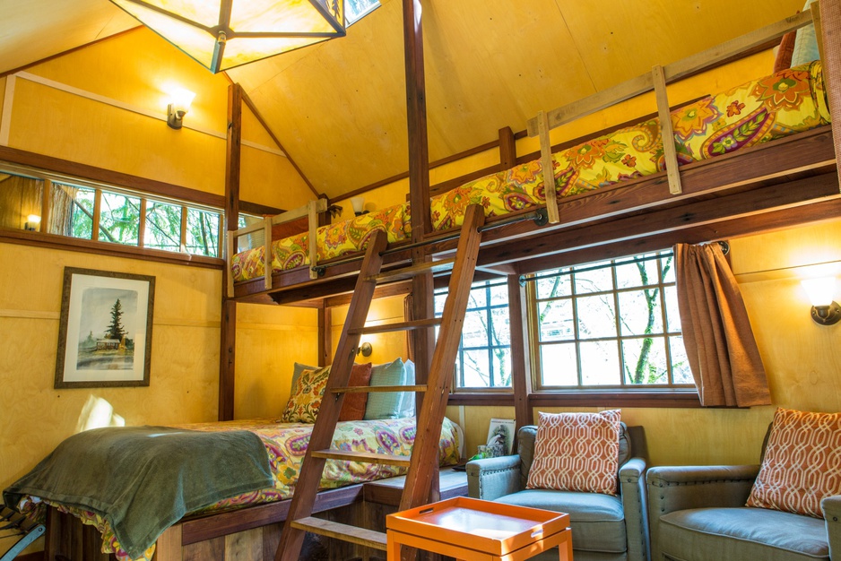 Upper Pond Tree House interior