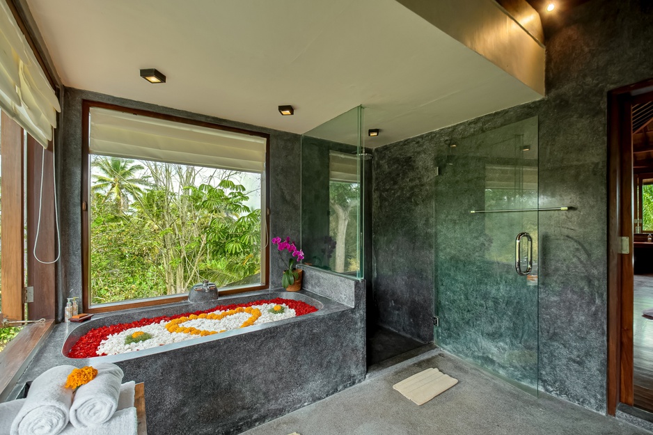 Villa Atas Awan Norwell's Villa Bathroom