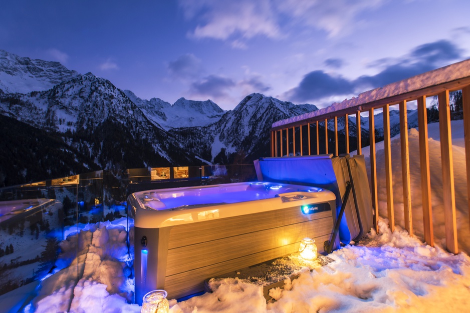 Chalet Al Foss Alp Resort Outdoor Jacuzzi