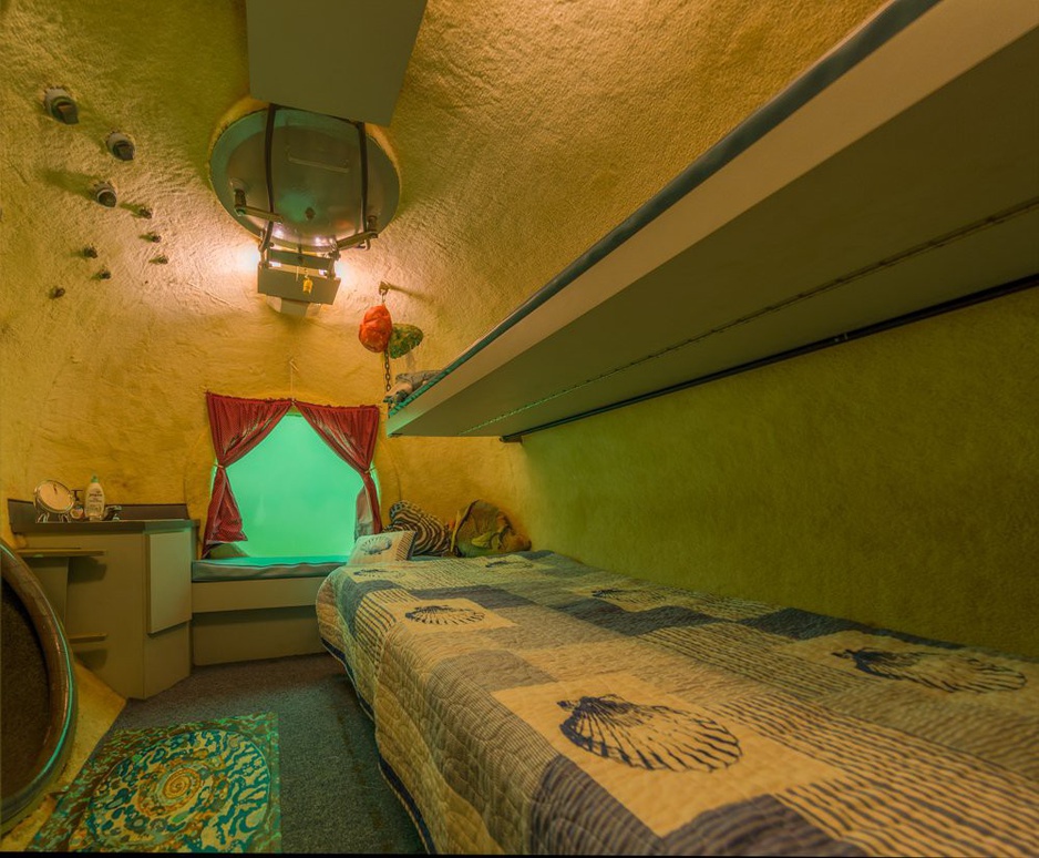 Jules' Undersea Lodge - Underwater Hotel Room