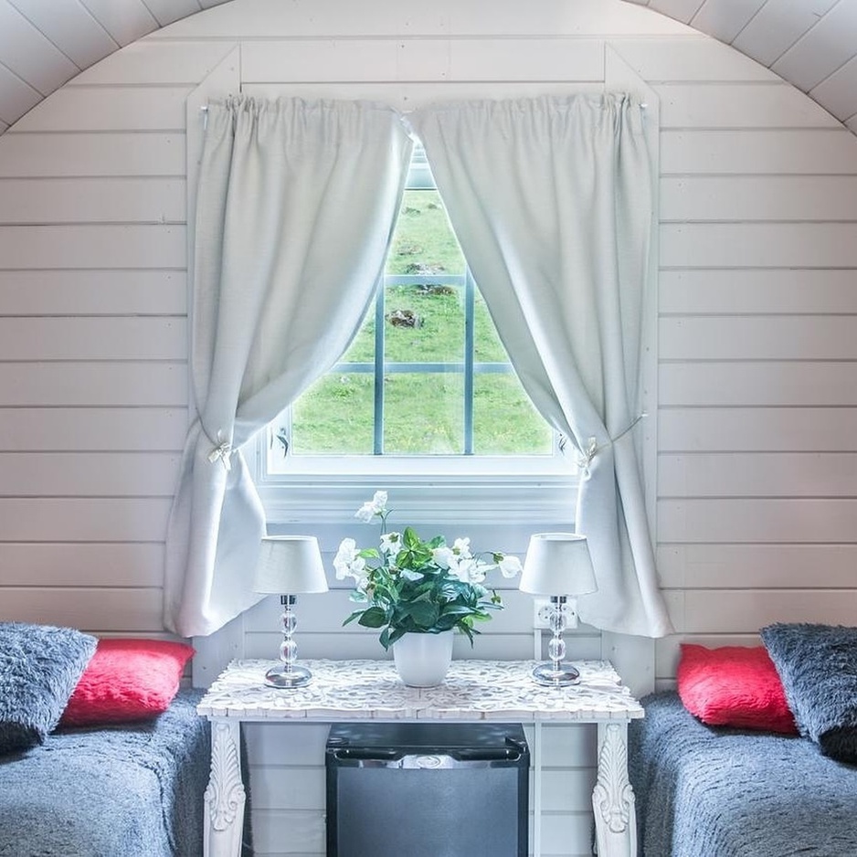 Glamping & Camping Vestmannaeyjar Hobbit House Interior