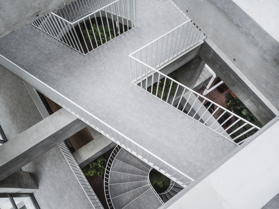 Shiroiya Hotel Stairs