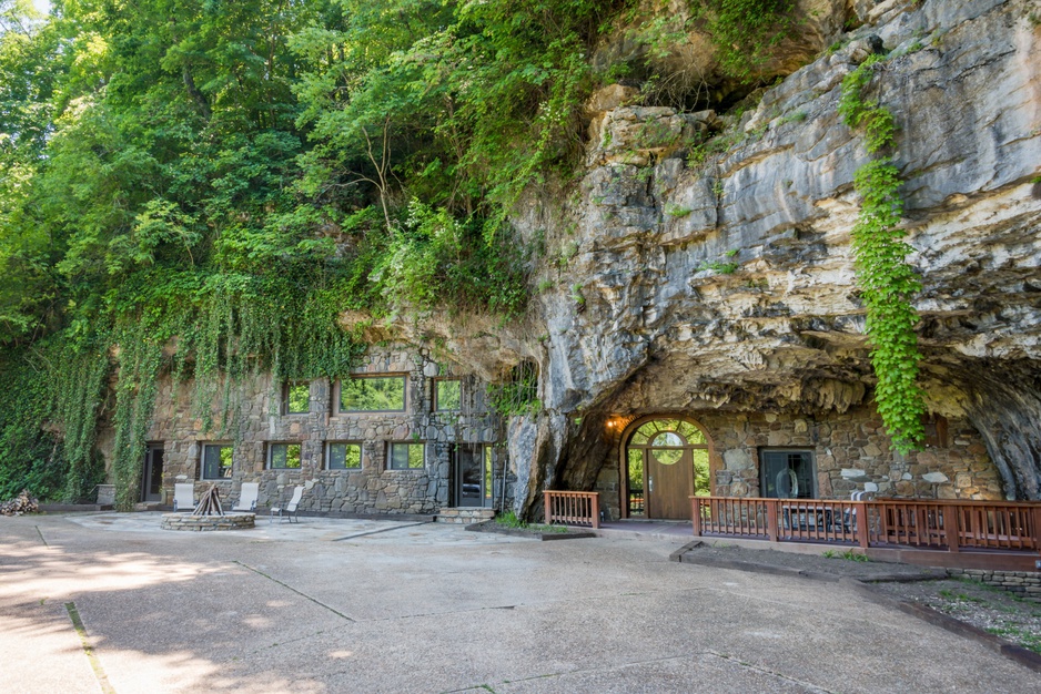 Beckham Creek Cave Lodge