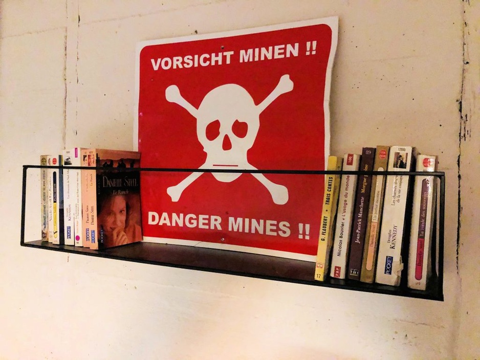 Bunker L479 "Danger Mines" Sign