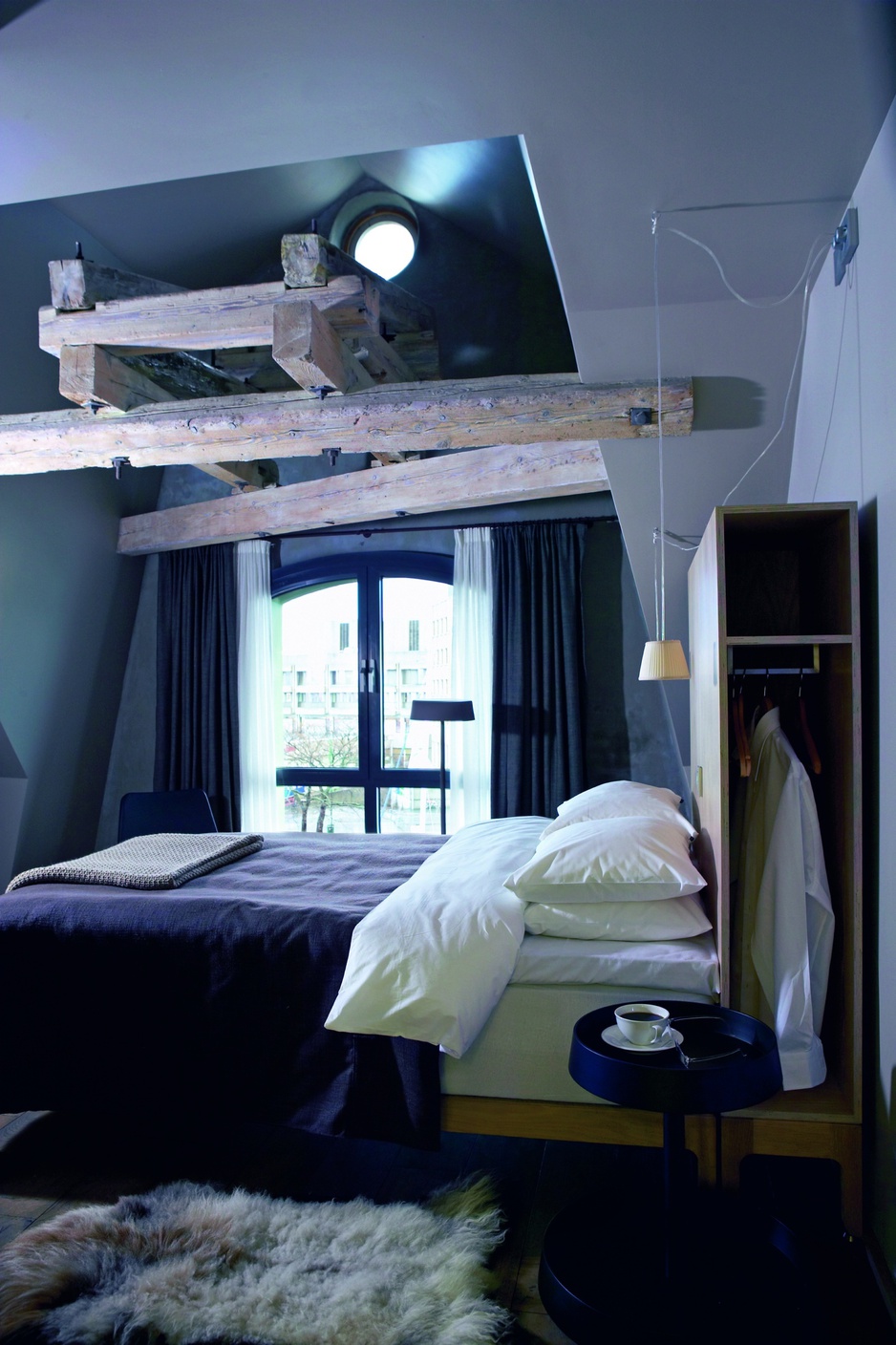 Hotel Brosundet room with wooden beams