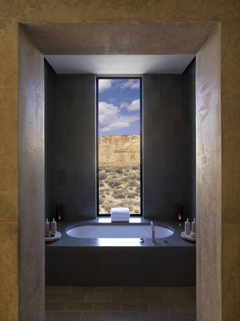 Amangiri Villas bathroom with view to the desert