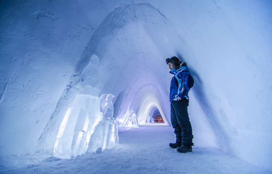 Kirkenes Snowhotel snow tunnel