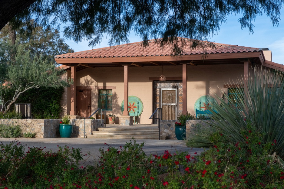 Rancho de los Caballeros Building Exterior