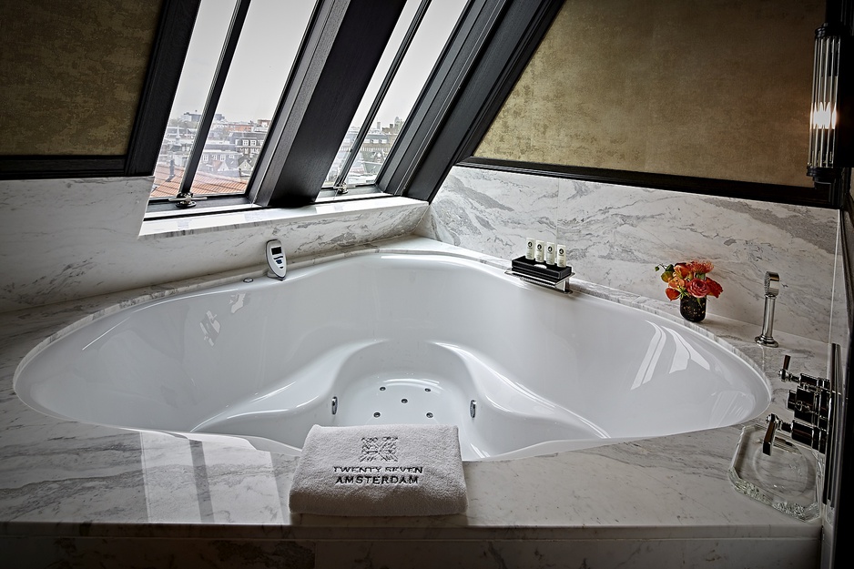 Hotel TwentySeven Rooftop Stage Suite Jacuzzi